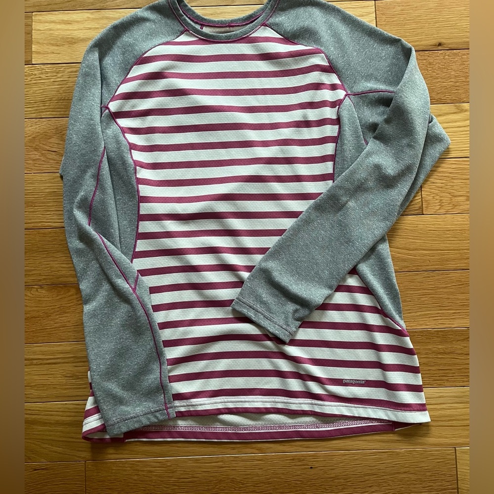 Women’s lightweight Patagonia capilene long sleeve shirt size medium